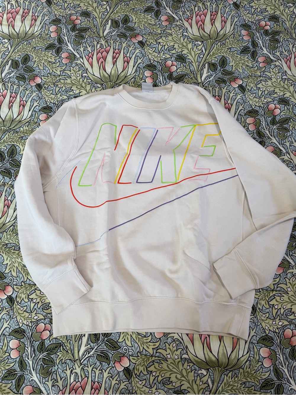 Nike Cream Crewneck Sweatshirt with Multicolor Outline Logo. Size L.